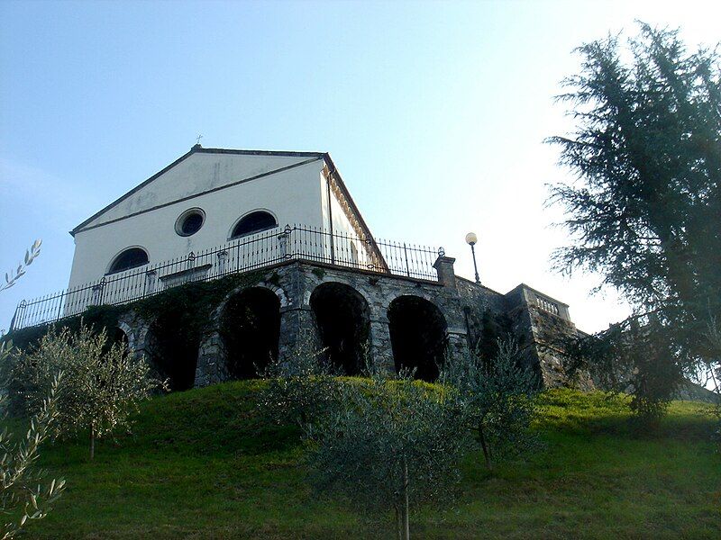 File:CastelloRoganzuoloChurchCasteari.JPG