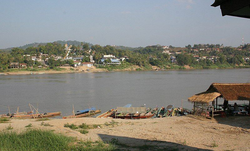 File:Chiang Khong-06-Mekong-gje.jpg