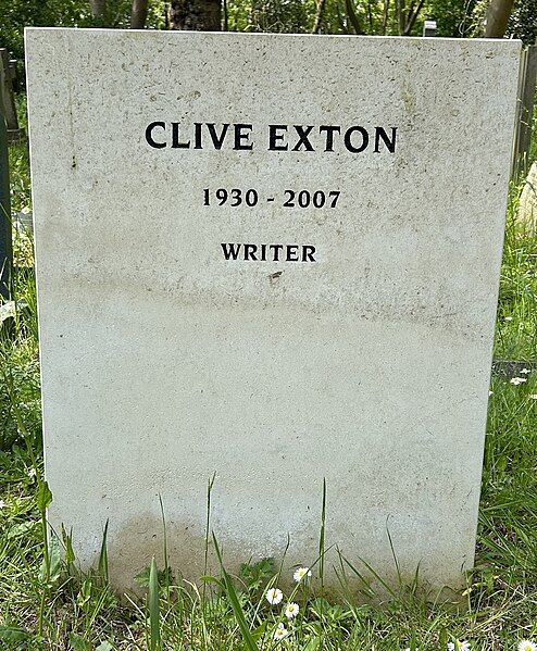 File:Exton, Clive 2007.jpg