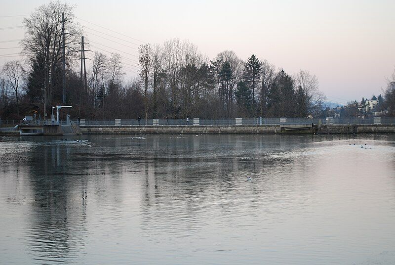 File:Gübsensee Mauer.JPG