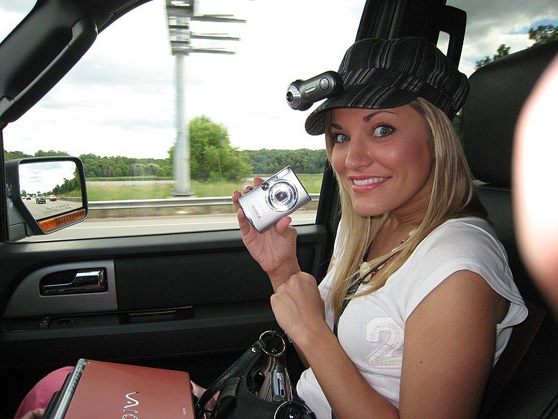 File:IJustine on I-394.jpg