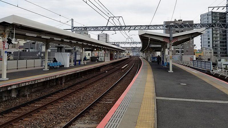 File:Keisei-railway-KS05-Senju-ohashi-station-platform-20170324-140432.jpg