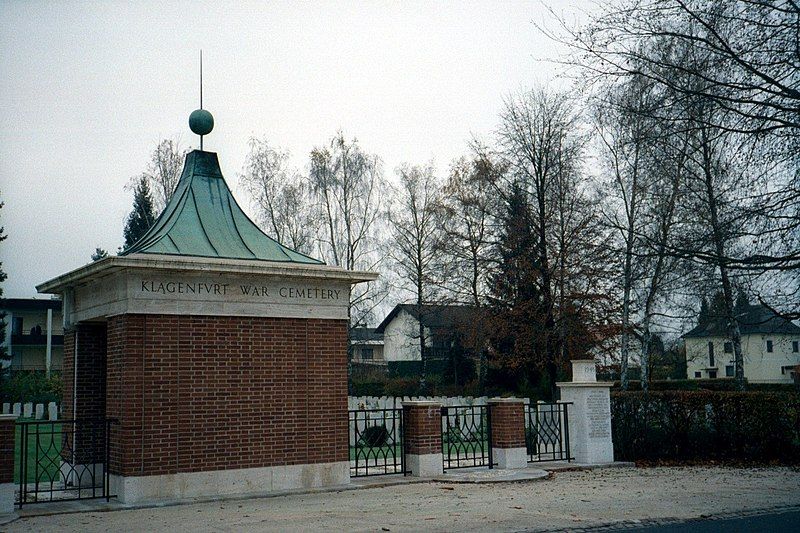 File:Klagenfurt War Cemetery.jpg