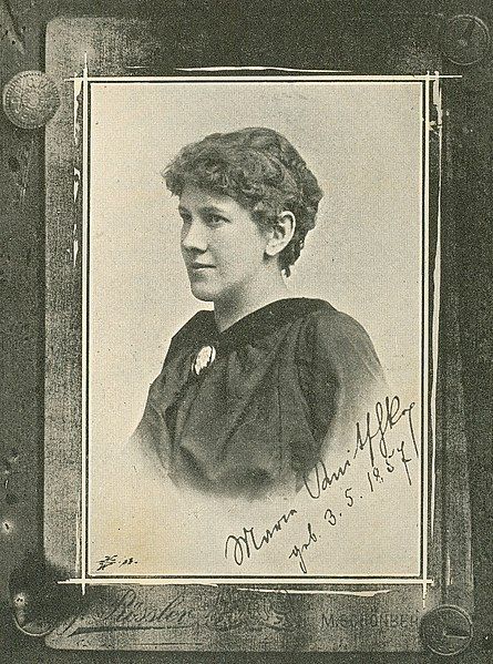 File:Marie Knitschke (1857–1940).jpg