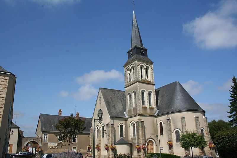 File:Mayenne Entrammes église.JPG