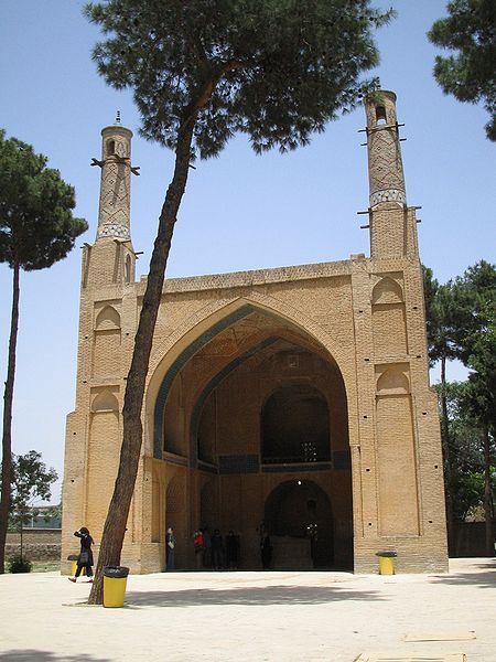 File:Menar-e-jomban esfahan.jpg