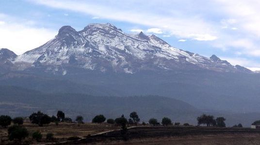 23. The summit of Volcán Iztaccíhuatl, a stratovolcano on the border between Puebla and México, is the third highest peak of México.