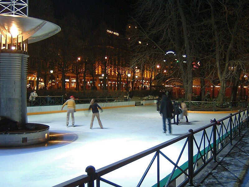 File:Oslo centre skating.jpg