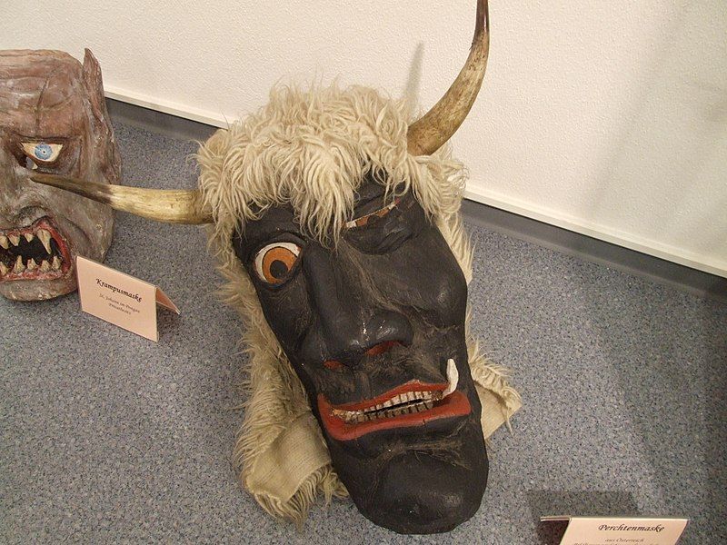 File:Perchtenmaske 1920.JPG