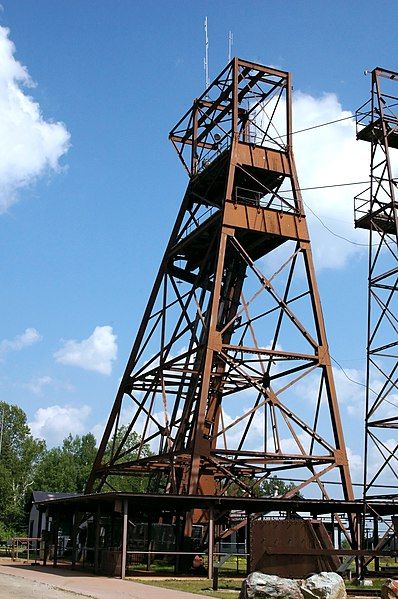 File:Soudan Mine Headframe.jpg