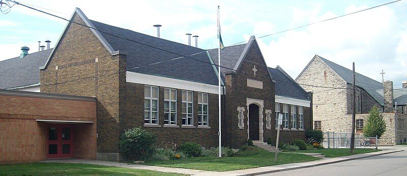 File:StLeosSchoolMimico.jpg