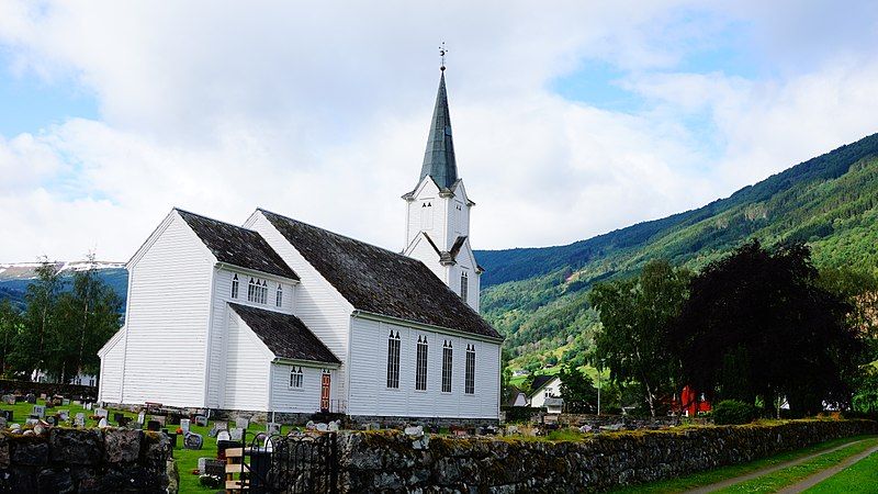 File:Vik Kirke.JPG