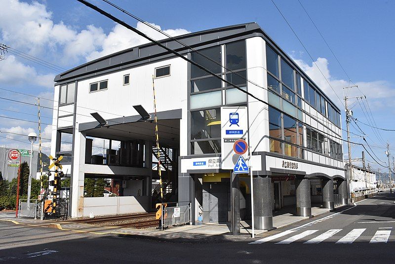 File:県立美術館前駅駅舎.jpg