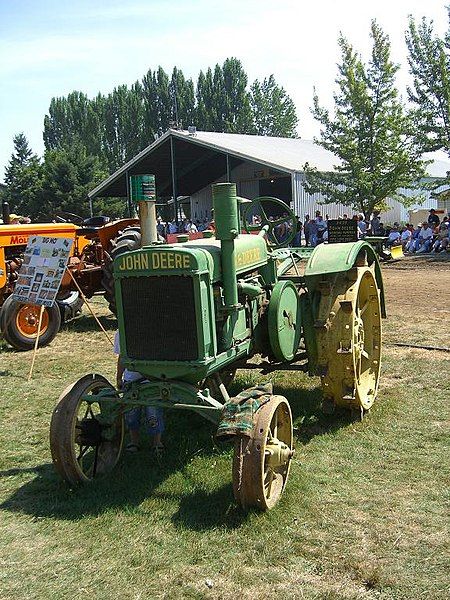 File:AntiqueJohnDeere.jpg