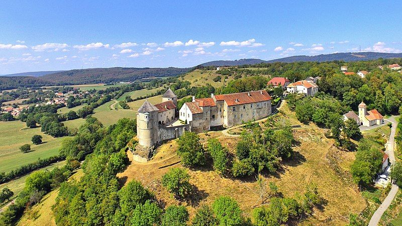 File:Belvoir, le château.jpg