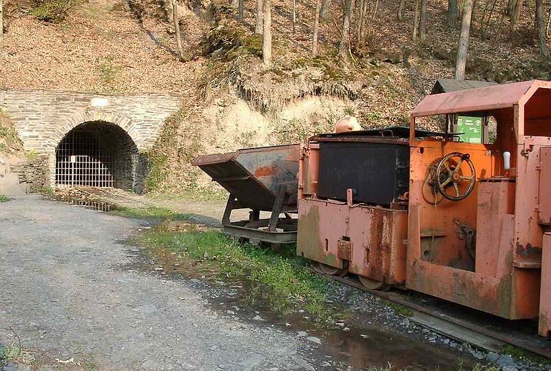 File:Bergwerk-fell-bahn.jpg