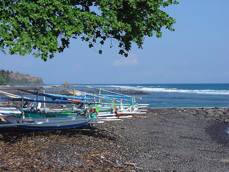 File:Candidasa Fishing Boats.jpg