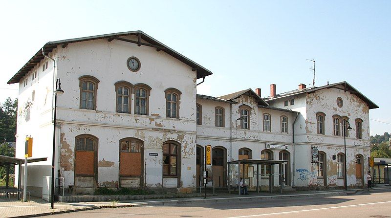 File:Cossebaude Bahnhofstrasse 08.jpg