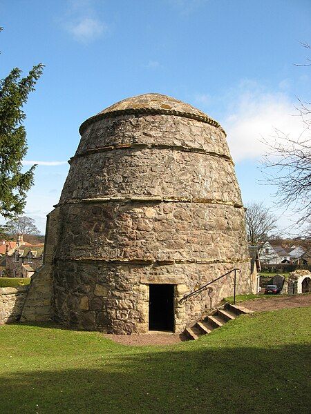 File:Dirleton doocot.jpg