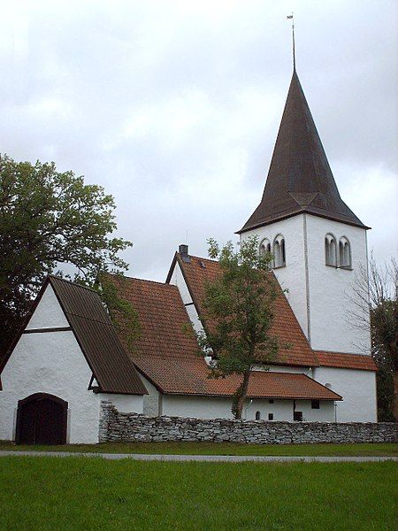 File:Hall kyrka, Gotland.jpg