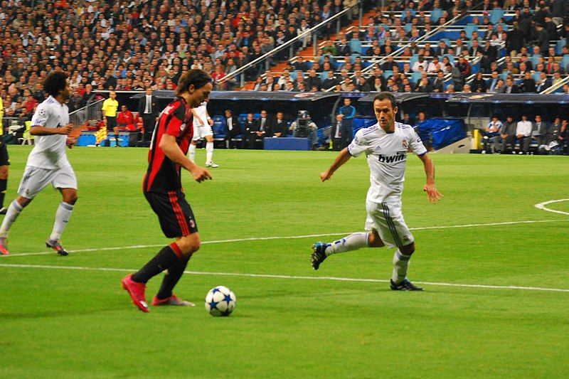 File:Ibra and Carvalho.jpg