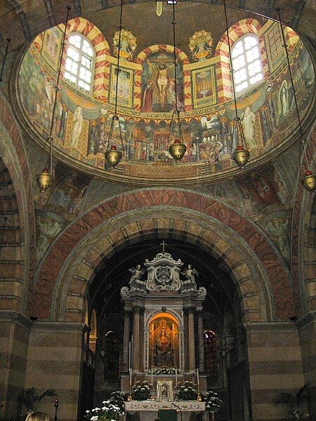 File:Interior-of-barbana-church.jpg