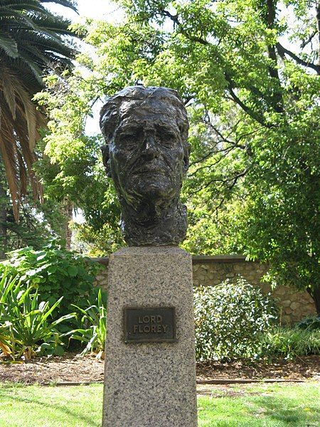 File:J150W-statue-Florey-1.jpg