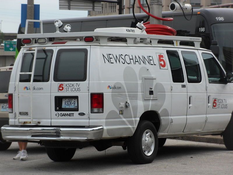 File:KSDK-TV news van.JPG