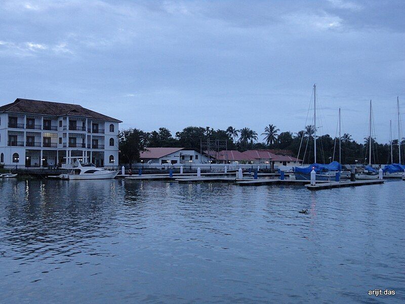 File:Kochi marina.jpg