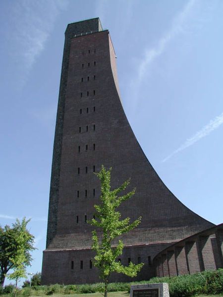 File:Laboe ehrendenkmal1.jpg