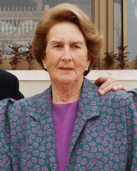 File:Leonor Oyarzún.jpg