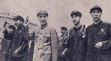 Lin Linguo (second from right) and his father Lin Biao (center)