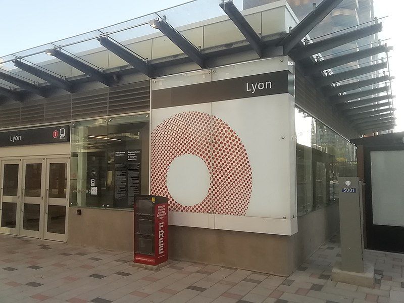 File:Lyon station entrance.jpg