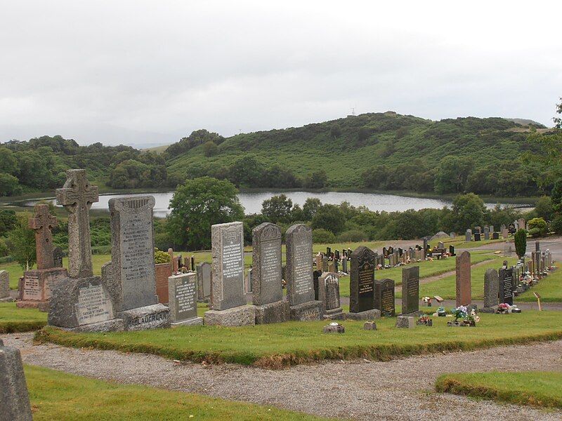 File:Pennyfuir Cemetery 03.jpg