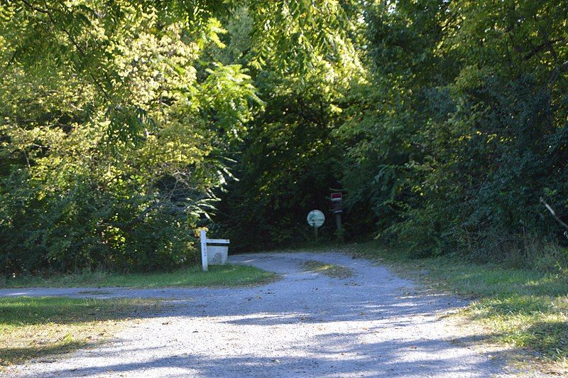 File:Redbud Hollow entrance.jpg