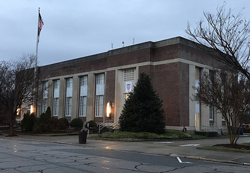 File:Reidsville Town Hall.jpg