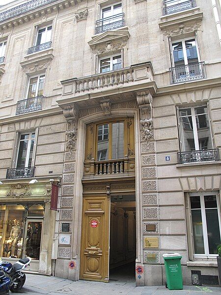 File:Rue Cambon, 4.jpg