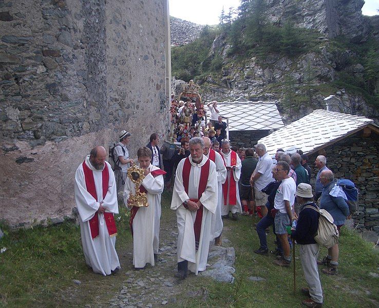 File:SanBesso Processione.JPG