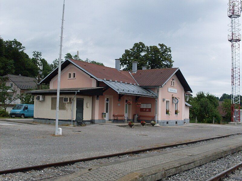 File:Skofljica-train station.jpg