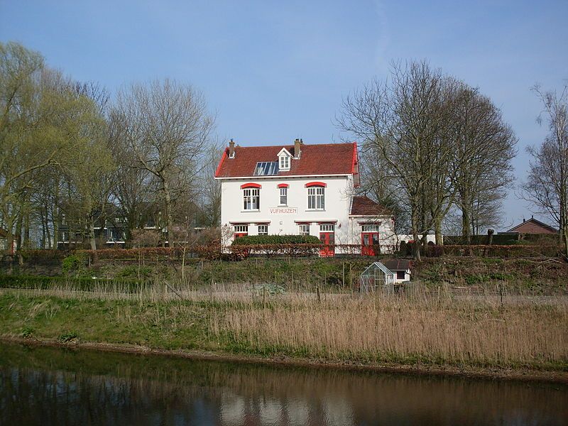 File:Station Vijfhuizen (Haarlemmermeer).JPG