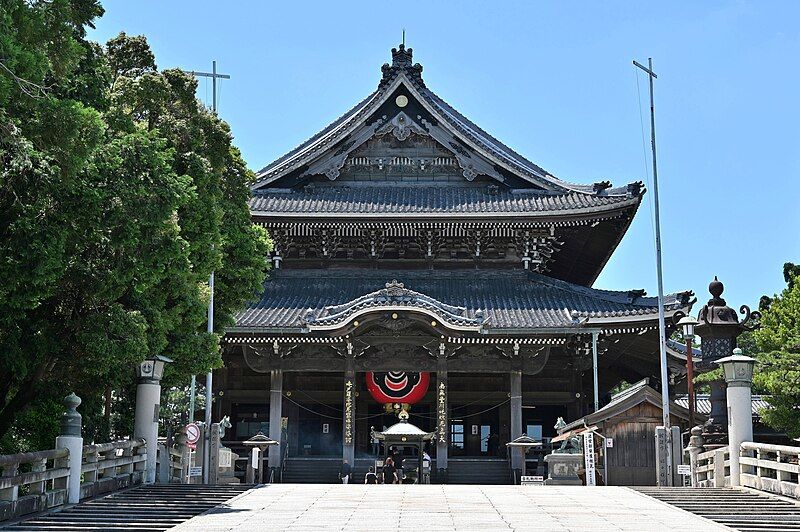 File:Toyokawainari honden.jpg