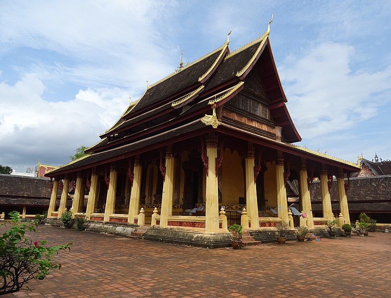 File:Wat Si Saket.jpg