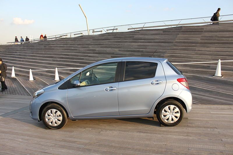 File:2011Yaris outside grey.JPG