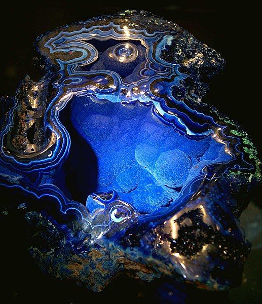 File:Azurite-velvet-beauty.jpg