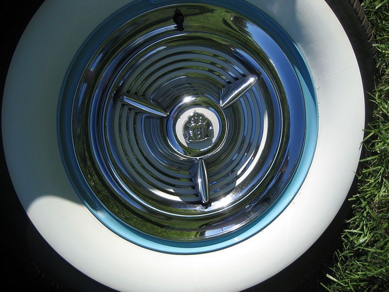 File:BlueOlds98Steamfest07Hubcap.jpg