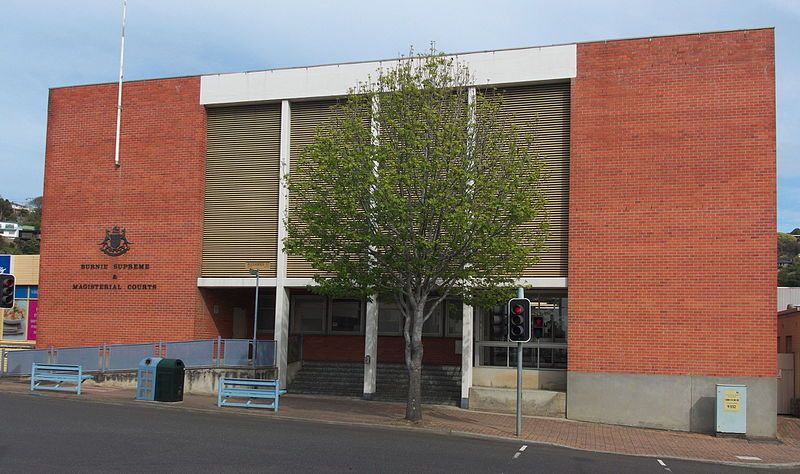 File:Courts-Burnie-20151009-002.jpg