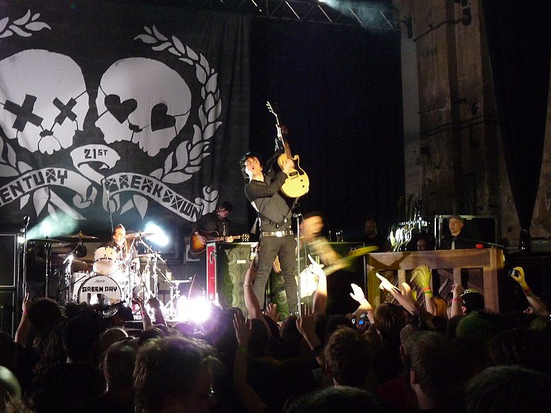 File:Green Day live.jpg