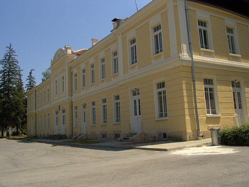 File:Gyueshevo railway station.JPG