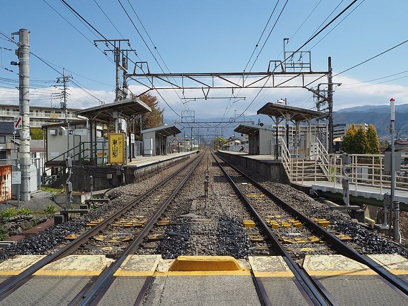 File:Higashiyamanashi-Sta.JPG