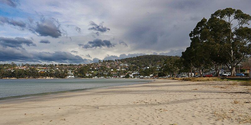 File:Kingston Beach, Tasmania.jpg